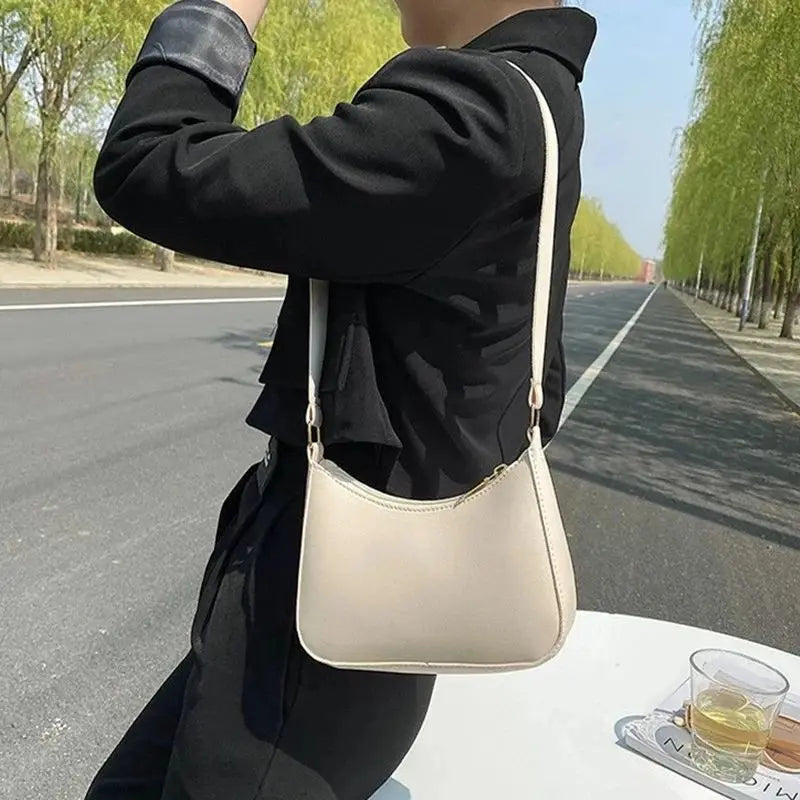 Fashionable and Trendy Solid-Color Handbag, Simple and New Small Square Bag, Stylish and High-Quality Single-Shoulder Armpit Bag